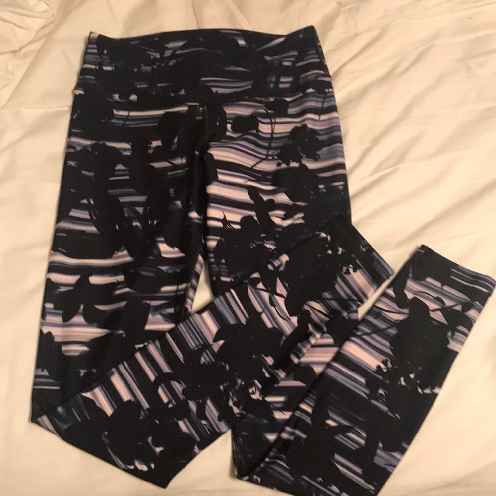 Fabletics Salar Legging - XS Navy/Floral